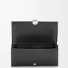 Cartera continental Pebble en piel de becerro mini grano. Negro Cartera continental Pebble en piel de becerro mini grano. Negro