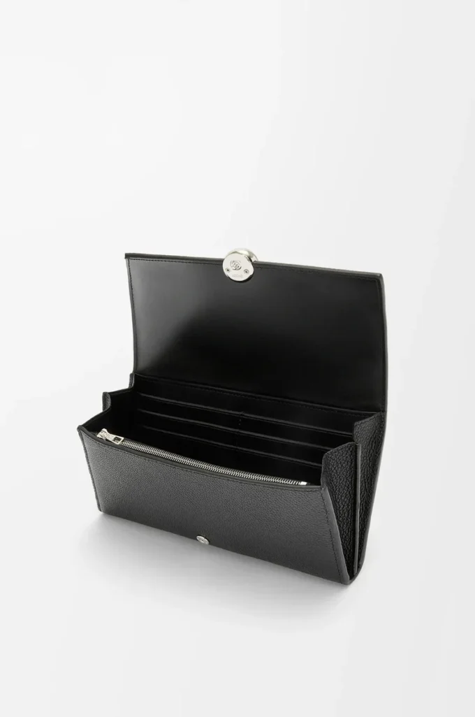 Cartera continental Pebble en piel de becerro mini grano. Negro Cartera continental Pebble en piel de becerro mini grano. Negro