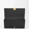 Cartera continental Pebble en piel de becerro napa brillante, color negro Cartera continental Pebble en piel de becerro napa brillante, color negro