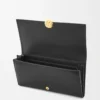 Cartera continental Pebble en piel de becerro napa brillante, color negro Cartera continental Pebble en piel de becerro napa brillante, color negro