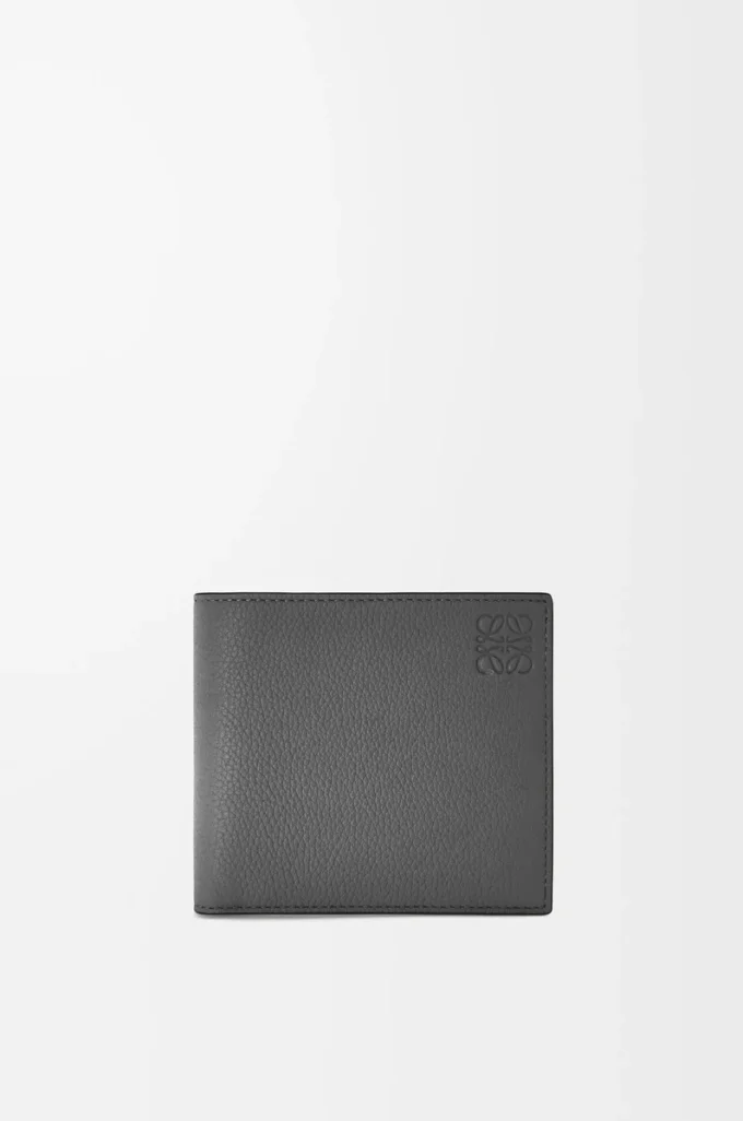 Cartera doble en piel de becerro granulada suave color antracita Cartera doble en piel de becerro granulada suave color antracita