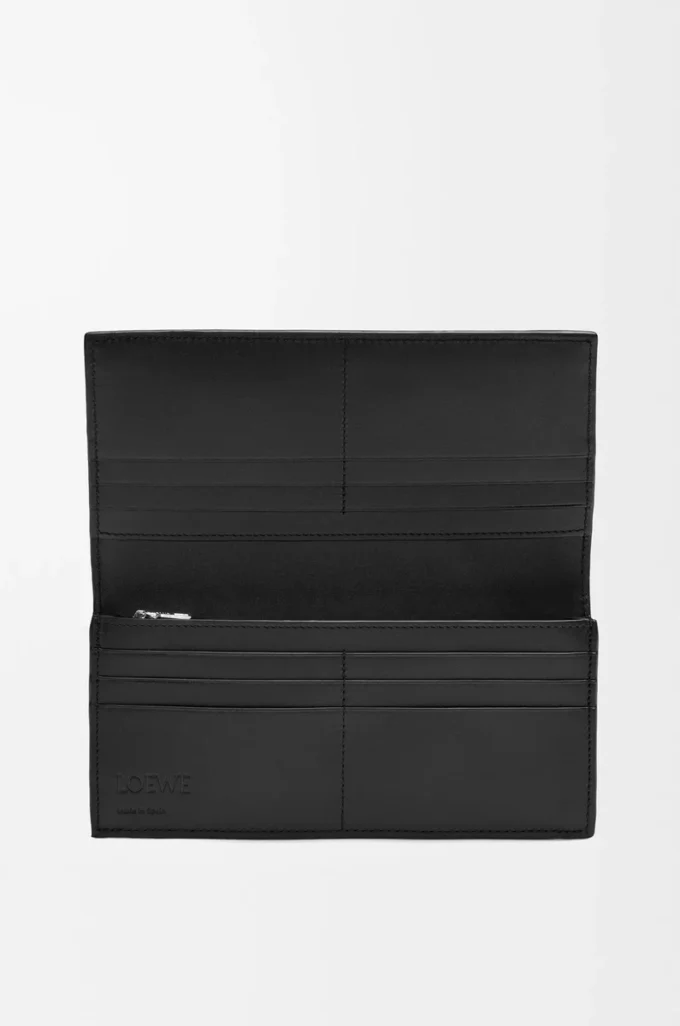 Cartera horizontal larga Puzzle en piel de becerro clásica. Cartera horizontal larga Puzzle en piel de becerro clásica.