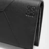 Cartera horizontal larga Puzzle en piel de becerro clásica. Cartera horizontal larga Puzzle en piel de becerro clásica.