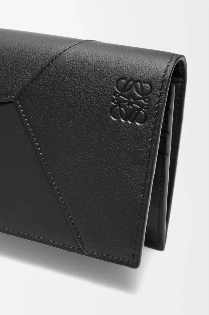 Cartera horizontal larga Puzzle en piel de becerro clásica. Cartera horizontal larga Puzzle en piel de becerro clásica.