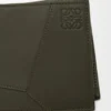 Cartera para monedas Puzzle con doble pliegue en piel de becerro clásica Dark Khaki Cartera para monedas Puzzle con doble pliegue en piel de becerro clásica Dark Khaki