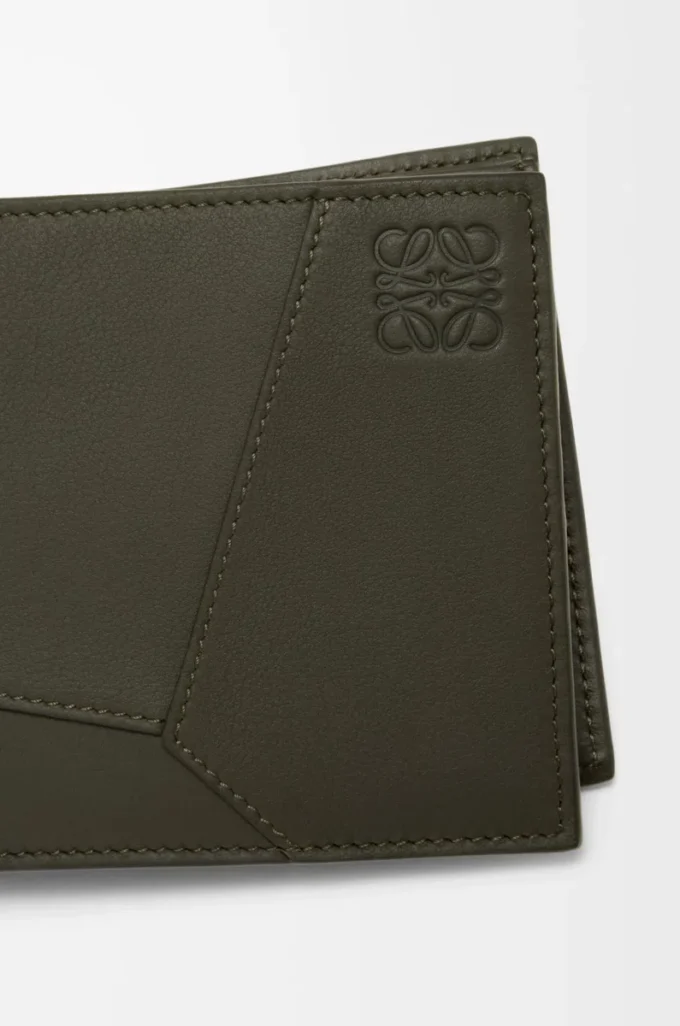 Cartera para monedas Puzzle con doble pliegue en piel de becerro clásica Dark Khaki Cartera para monedas Puzzle con doble pliegue en piel de becerro clásica Dark Khaki