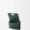 Cartera plegable de tres pliegues en piel de becerro granulada Pebble, color Sherwood Cartera plegable de tres pliegues en piel de becerro granulada Pebble, color Sherwood