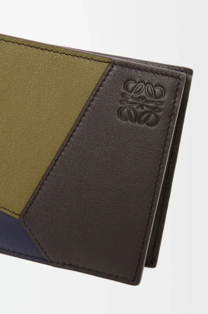 Cartera plegable para monedas Puzzle en piel de becerro clásica, color oliva/marrón oscuro Cartera plegable para monedas Puzzle en piel de becerro clásica, color oliva/marrón oscuro