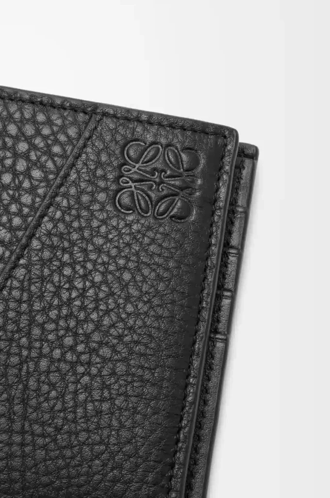 Cartera plegable Puzzle para monedas en piel de becerro granulada flexible, color negro Cartera plegable Puzzle para monedas en piel de becerro granulada flexible, color negro