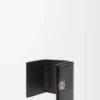 Cartera Puffer Anagram de tres pliegues en piel de becerro napa brillante, color negro Cartera Puffer Anagram de tres pliegues en piel de becerro napa brillante, color negro