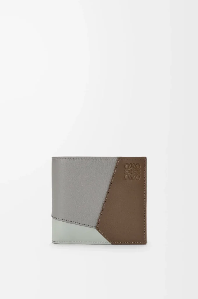 Cartera Puzzle con doble pliegue en piel de becerro clásica marrón invierno/gris ceniza Cartera Puzzle con doble pliegue en piel de becerro clásica marrón invierno/gris ceniza