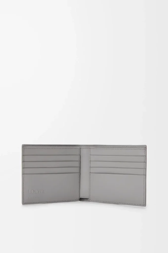 Cartera Puzzle con doble pliegue en piel de becerro clásica marrón invierno/gris ceniza Cartera Puzzle con doble pliegue en piel de becerro clásica marrón invierno/gris ceniza