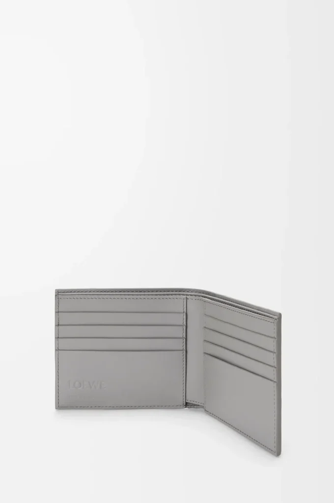 Cartera Puzzle con doble pliegue en piel de becerro clásica marrón invierno/gris ceniza Cartera Puzzle con doble pliegue en piel de becerro clásica marrón invierno/gris ceniza