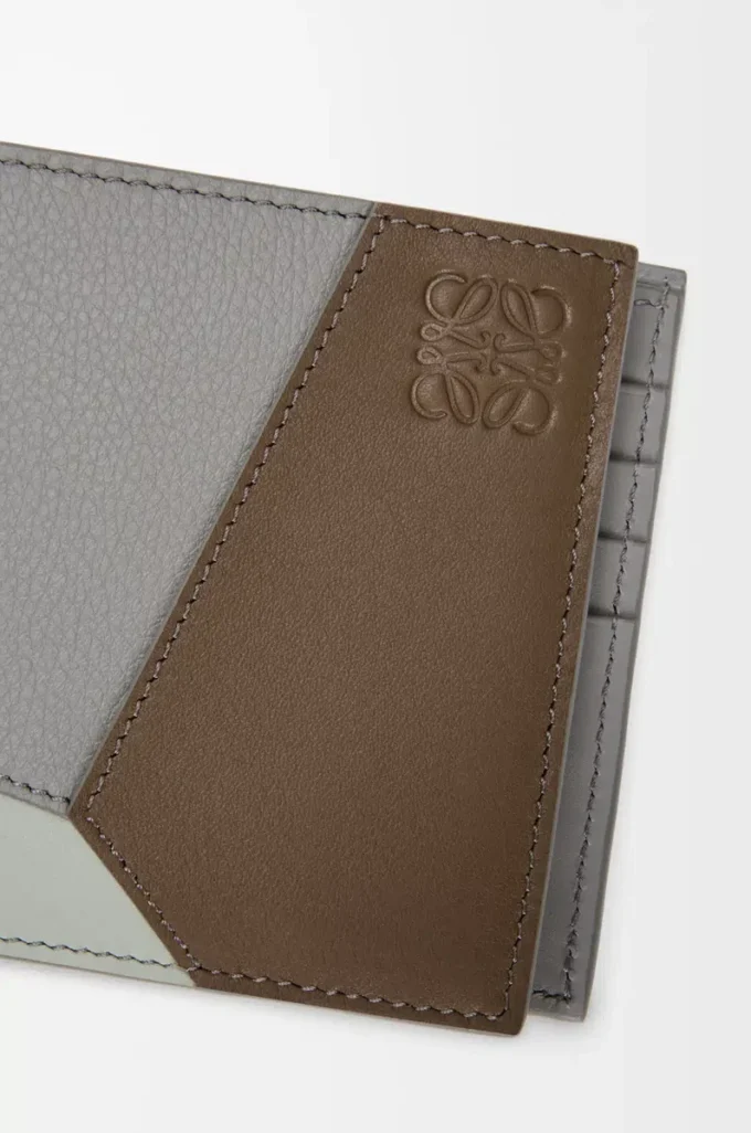Cartera Puzzle con doble pliegue en piel de becerro clásica marrón invierno/gris ceniza Cartera Puzzle con doble pliegue en piel de becerro clásica marrón invierno/gris ceniza