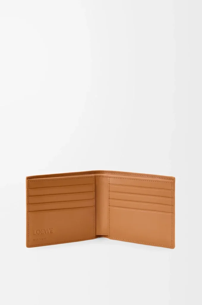 Cartera Puzzle de doble pliegue en suave piel de becerro granulada, color marrón claro cañón Cartera Puzzle de doble pliegue en suave piel de becerro granulada, color marrón claro cañón