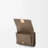 Cartera tríptica Anagram en piel de becerro granulada Taupe Cartera tríptica Anagram en piel de becerro granulada Taupe