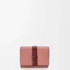 Cartera tríptica en piel de becerro granulada suave Blush/Mahogany Cartera tríptica en piel de becerro granulada suave Blush/Mahogany