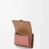Cartera tríptica en piel de becerro granulada suave Blush/Mahogany Cartera tríptica en piel de becerro granulada suave Blush/Mahogany
