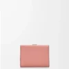 Cartera tríptica en piel de becerro granulada suave Blush/Mahogany Cartera tríptica en piel de becerro granulada suave Blush/Mahogany