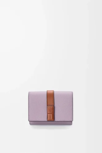 Cartera tríptica en piel de becerro granulada suave Dirty Mauve/Squirrel