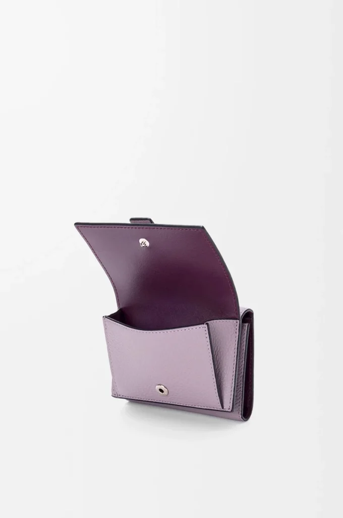 Cartera tríptica en piel de becerro granulada suave Dirty Mauve/Squirrel Cartera tríptica en piel de becerro granulada suave Dirty Mauve/Squirrel