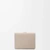 Cartera tríptica en piel de becerro granulada suave Light Oat/Honey Cartera tríptica en piel de becerro granulada suave Light Oat/Honey