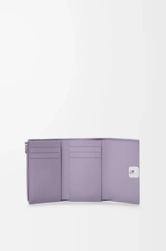 Cartera vertical pequeña Anagram en piel de becerro granulada Dirty Mauve Cartera vertical pequeña Anagram en piel de becerro granulada Dirty Mauve