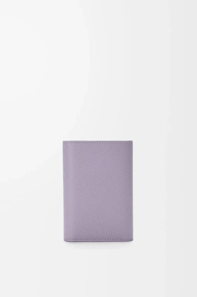 Cartera vertical pequeña Anagram en piel de becerro granulada Dirty Mauve