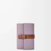 Cartera vertical pequeña en piel de becerro granulada suave Dirty Mauve/Squirrel Cartera vertical pequeña en piel de becerro granulada suave Dirty Mauve/Squirrel