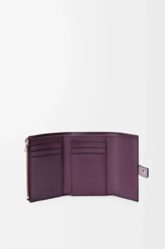 Cartera vertical pequeña en piel de becerro granulada suave Dirty Mauve/Squirrel Cartera vertical pequeña en piel de becerro granulada suave Dirty Mauve/Squirrel