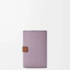 Cartera vertical pequeña en piel de becerro granulada suave Dirty Mauve/Squirrel Cartera vertical pequeña en piel de becerro granulada suave Dirty Mauve/Squirrel