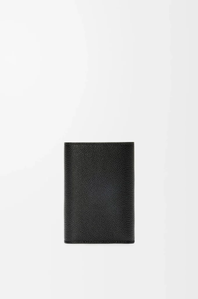 Cartera vertical pequeña Pebble en piel de becerro granulada color negro Cartera vertical pequeña Pebble en piel de becerro granulada color negro