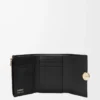 Cartera vertical pequeña Pebble en piel de becerro napa brillante Black Cartera vertical pequeña Pebble en piel de becerro napa brillante Black