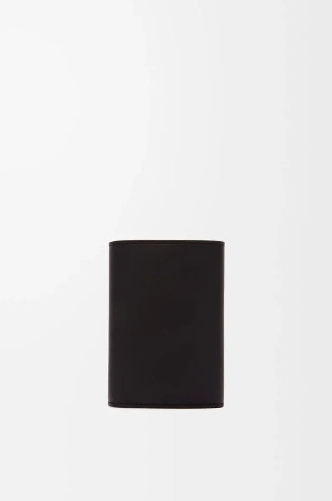 Cartera vertical pequeña Pebble en piel de becerro napa brillante Black Cartera vertical pequeña Pebble en piel de becerro napa brillante Black