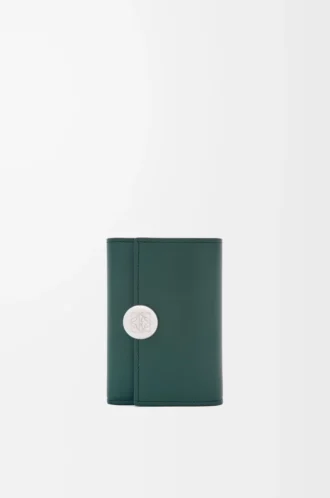 Cartera vertical pequeña Pebble en piel de becerro napa brillante Deep Forest