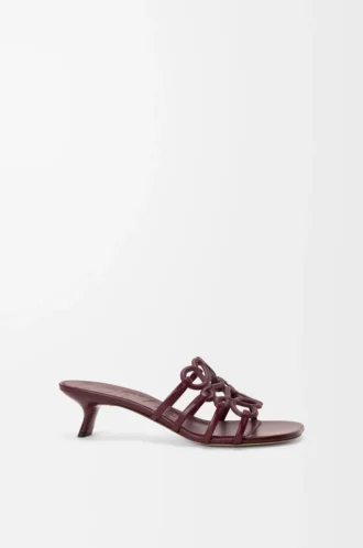 Chanclas Petal Anagram de piel de becerro suave Burdeos oscuro