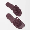 Chanclas Petal Anagram de piel de becerro suave Burdeos oscuro Chanclas Petal Anagram de piel de becerro suave Burdeos oscuro