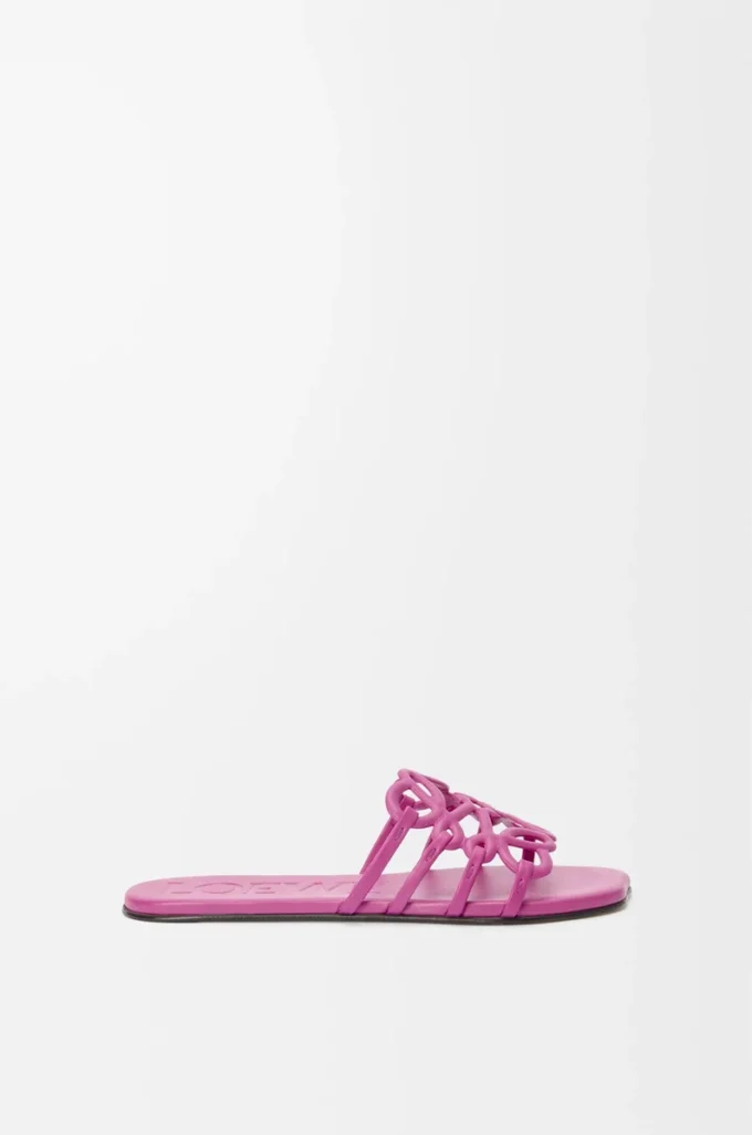 Chanclas Petal Anagram en piel de becerro suave fucsia Chanclas Petal Anagram en piel de becerro suave fucsia