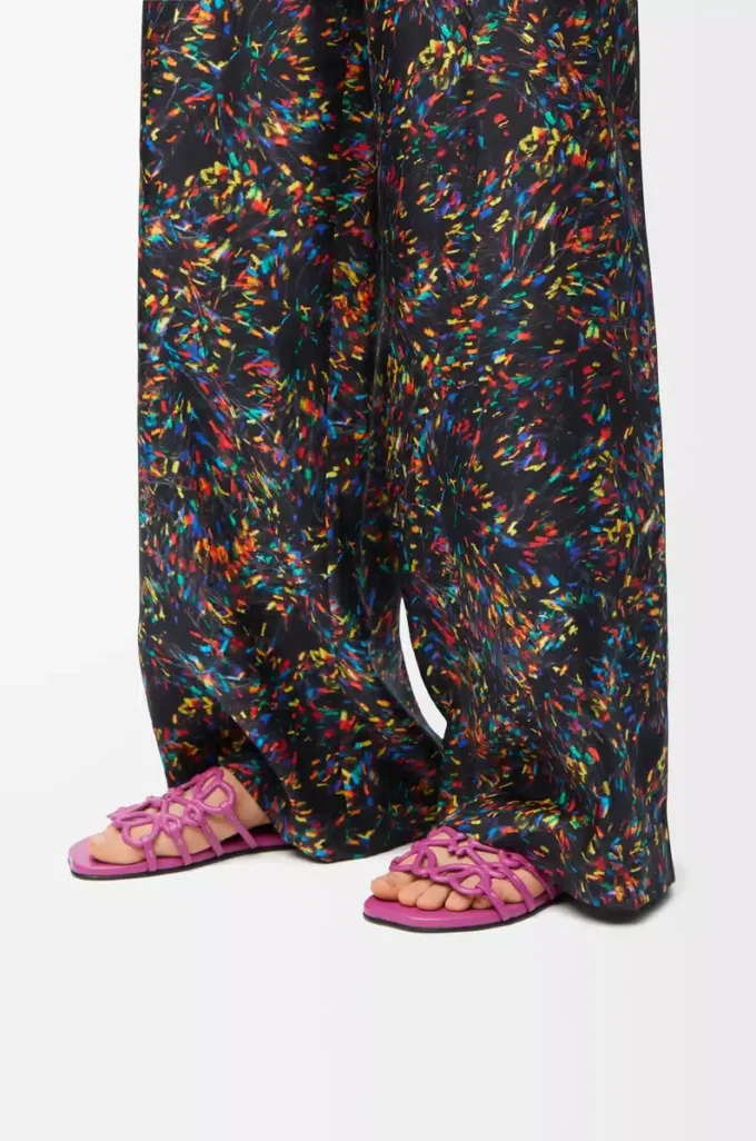 Chanclas Petal Anagram en piel de becerro suave fucsia Chanclas Petal Anagram en piel de becerro suave fucsia