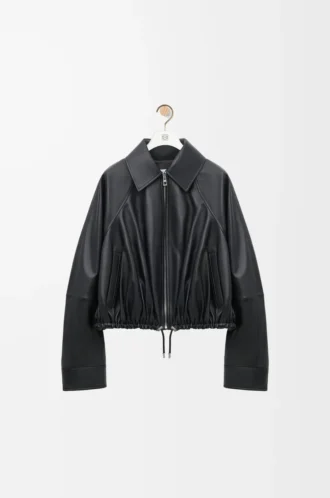 Chaqueta abullonada en piel de cordero napa. Negro