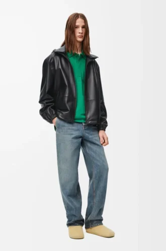 Chaqueta con capucha en piel de cordero napa. Negro