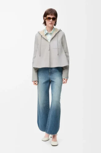 Chaqueta con capucha en piel de oveja gris claro jaspeado