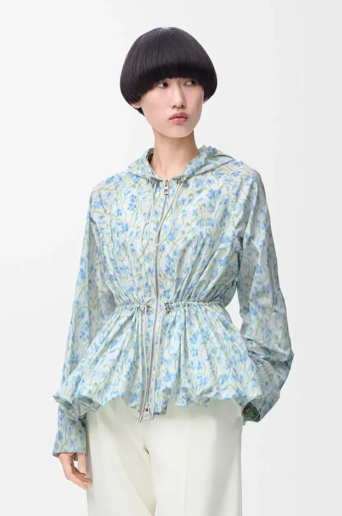 Chaqueta con capucha en tafetán de mezcla de seda Blanco/Azul Chaqueta con capucha en tafetán de mezcla de seda Blanco/Azul