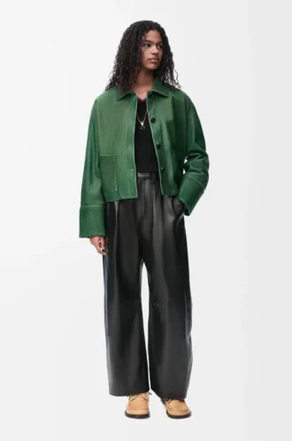Chaqueta con puños vueltos de piel de cordero napa verde oscuro