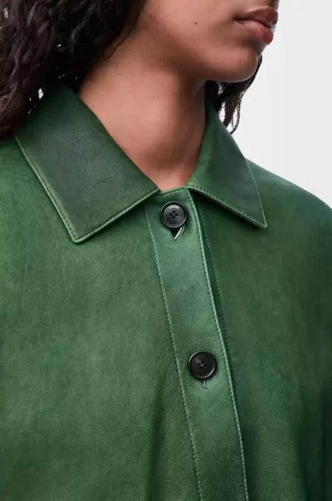 Chaqueta con puños vueltos de piel de cordero napa verde oscuro