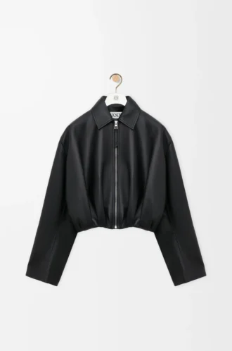 Chaqueta drapeada de piel de cordero napa. Negro
