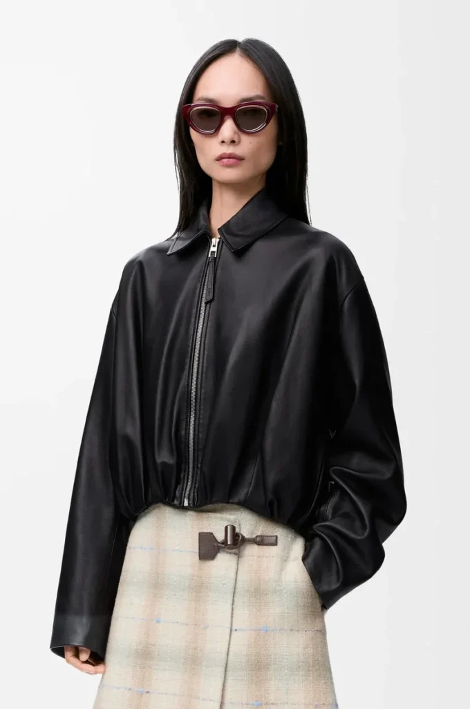 Chaqueta drapeada de piel de cordero napa. Negro Chaqueta drapeada de piel de cordero napa. Negro