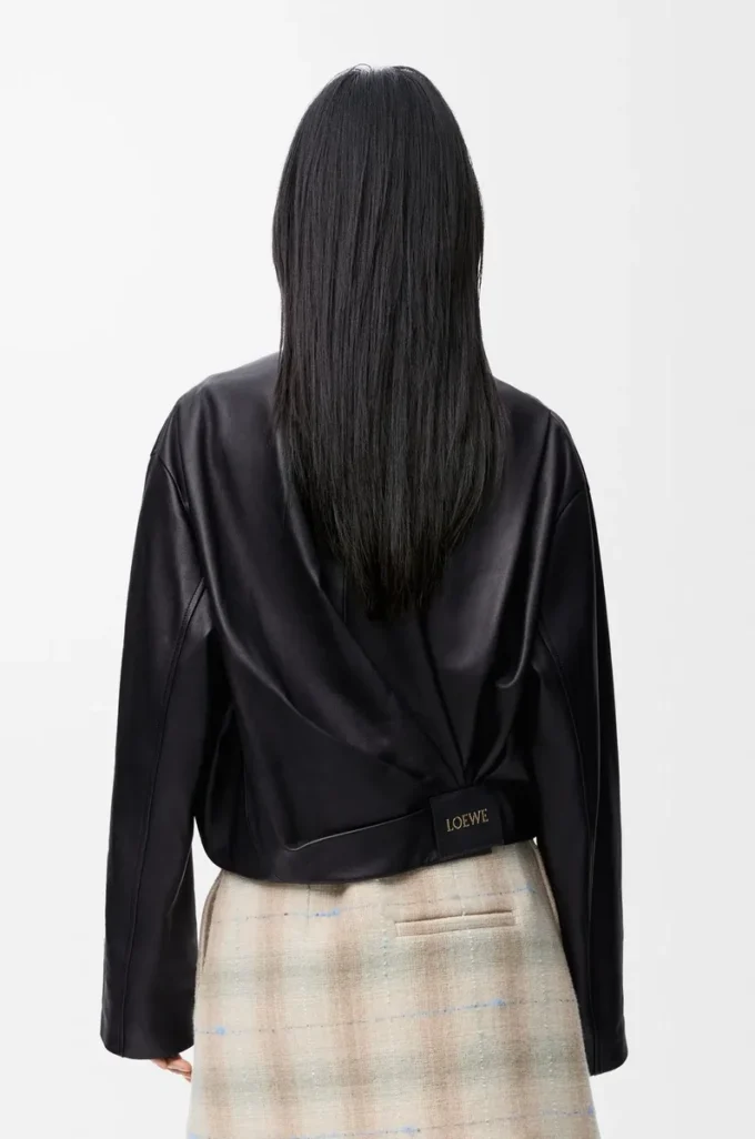 Chaqueta drapeada de piel de cordero napa. Negro Chaqueta drapeada de piel de cordero napa. Negro
