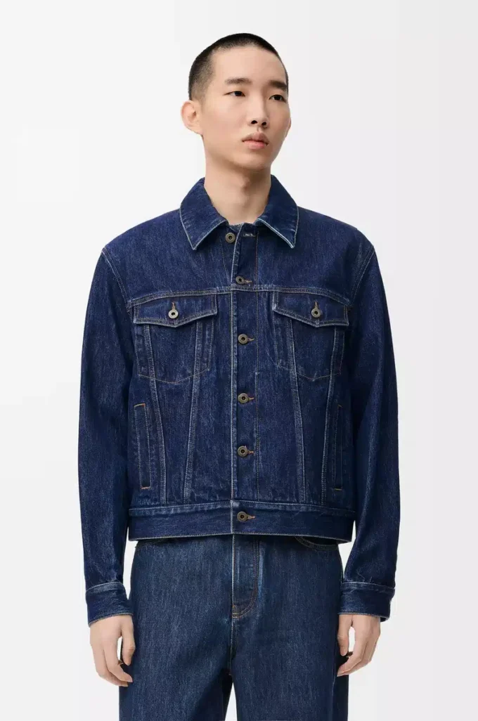 Chaqueta híbrida de denim y piel de becerro napa. Denim crudo Chaqueta híbrida de denim y piel de becerro napa. Denim crudo