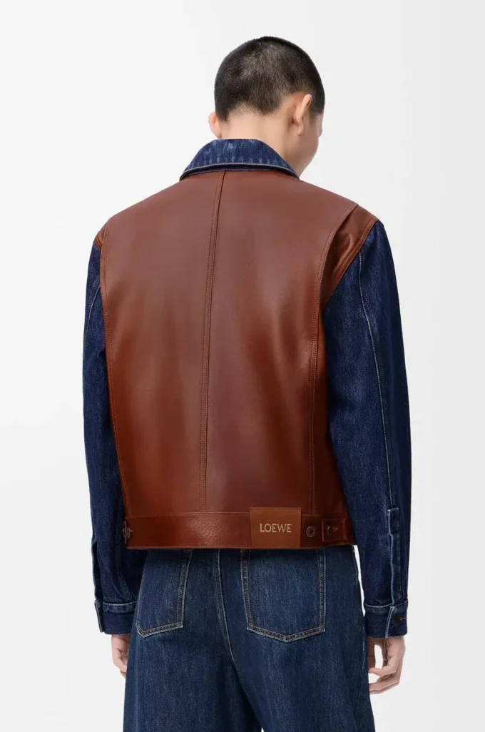 Chaqueta híbrida de denim y piel de becerro napa. Denim crudo Chaqueta híbrida de denim y piel de becerro napa. Denim crudo